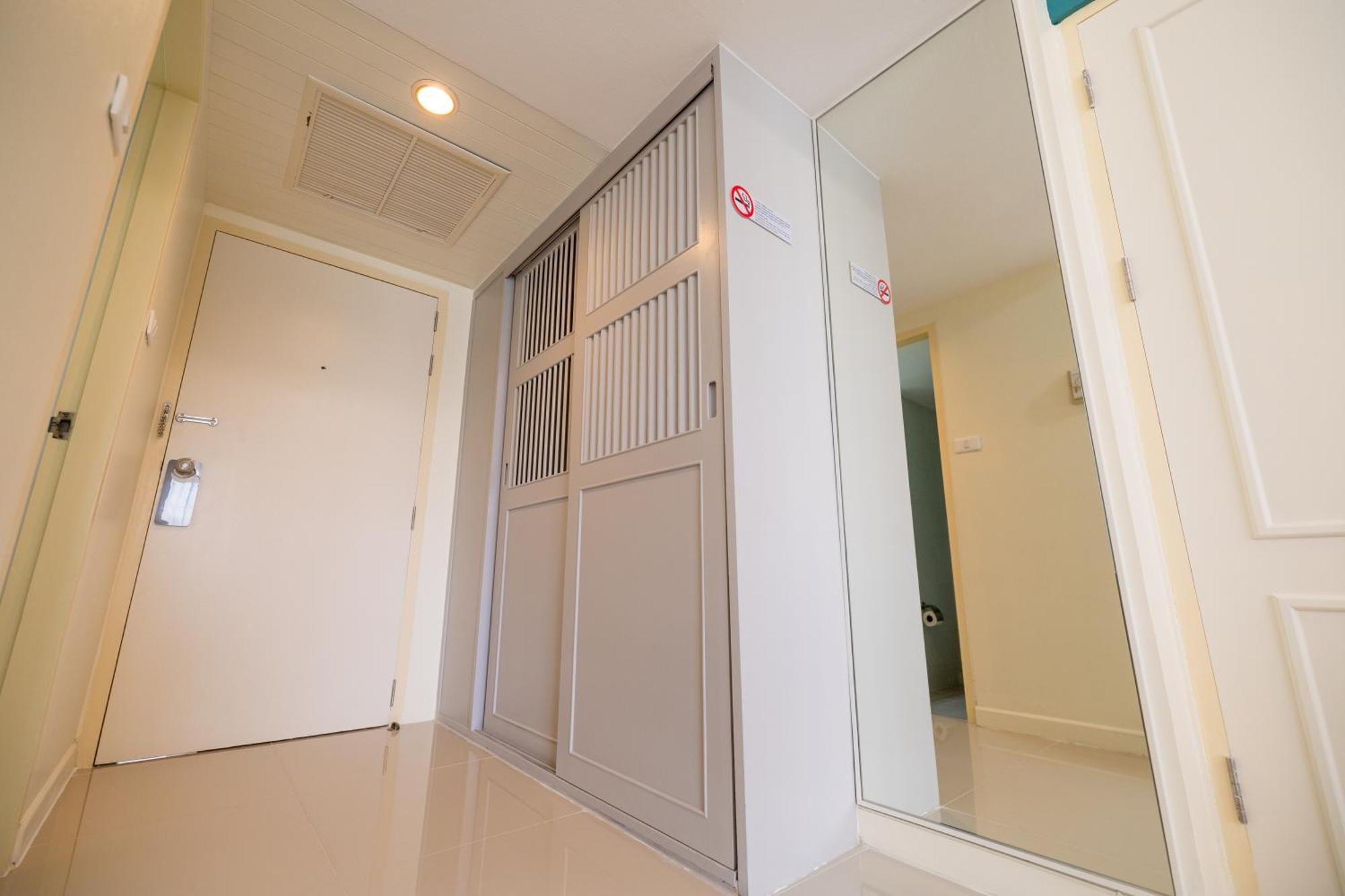 Mido Hotel Bangkok Exterior foto
